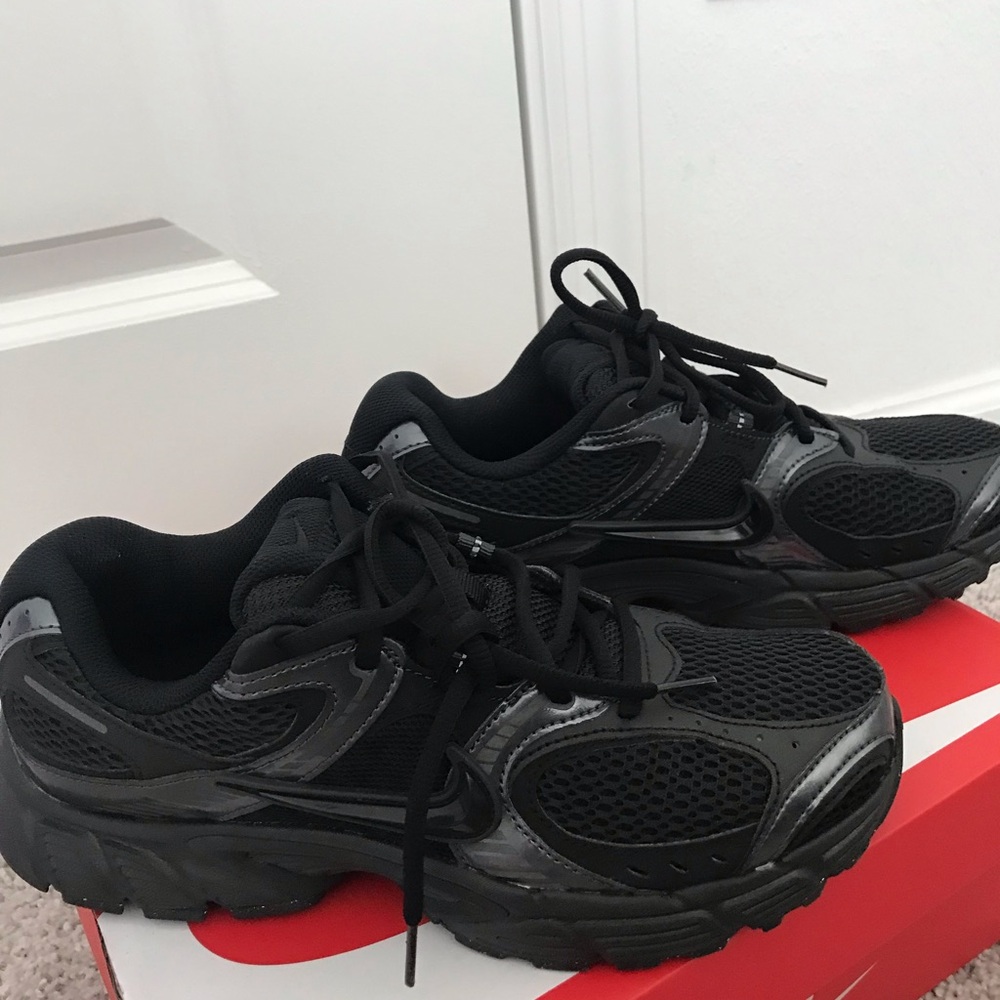W NIKE V5 RNR